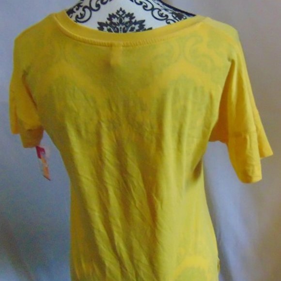 "Babes Unite" Graphic T-Shirt - Picture 3 of 5